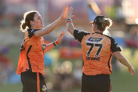 WBBL: Perth Scorchers once again defend low total at 